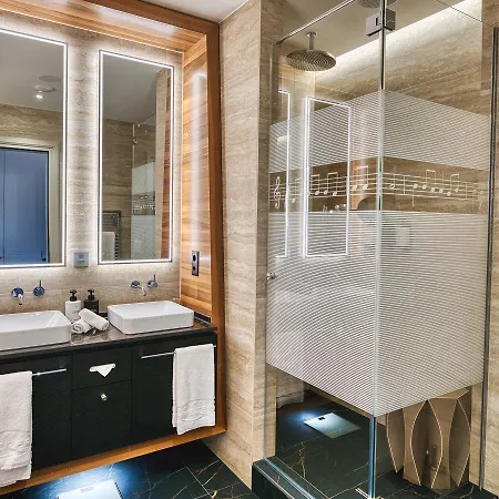 Hotel Schweizerhof 5*