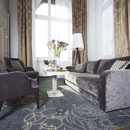 Schweizerhof Hotel 5*