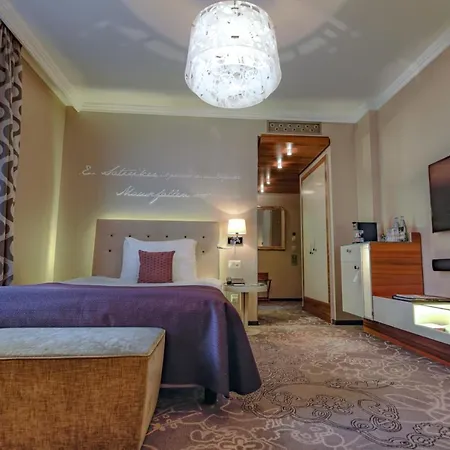 Hotel Schweizerhof 5*