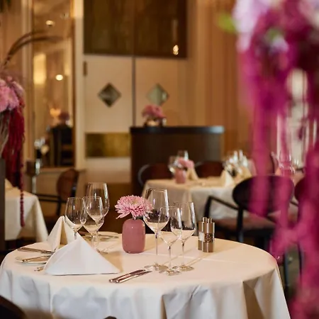Hotel Schweizerhof 5*